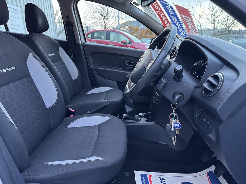 Used Dacia Sandero Stepway 2015 for sale - 76740811: Photo 33