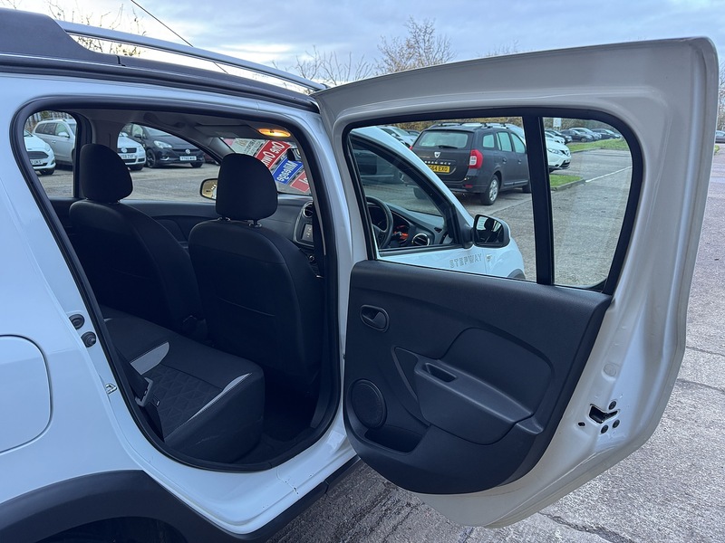 Used Dacia Sandero Stepway 2015 for sale - 76740811: Photo 50