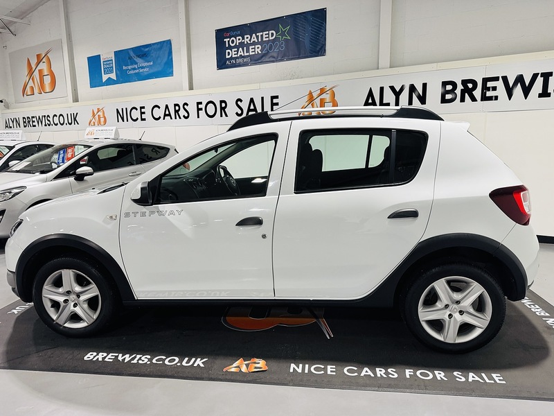 Used Dacia Sandero Stepway 2015 for sale - 76740811: Photo 6