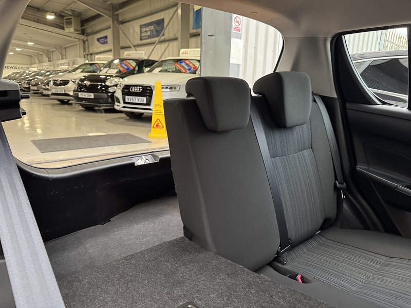 Used Suzuki Swift 2014 for sale - 76334067: Photo 60