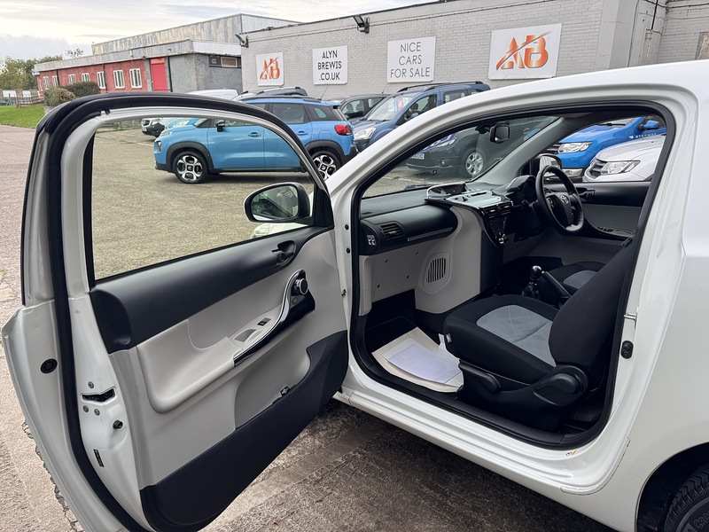 Used Toyota IQ 2014 for sale - 76185788: Photo 43