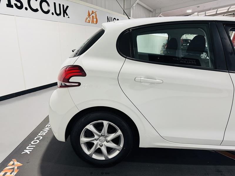 Used Peugeot 208 2016 for sale - 76392278: Photo 11