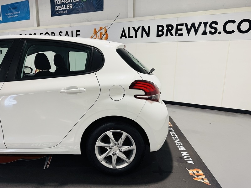 Used Peugeot 208 2016 for sale - 76392278: Photo 12