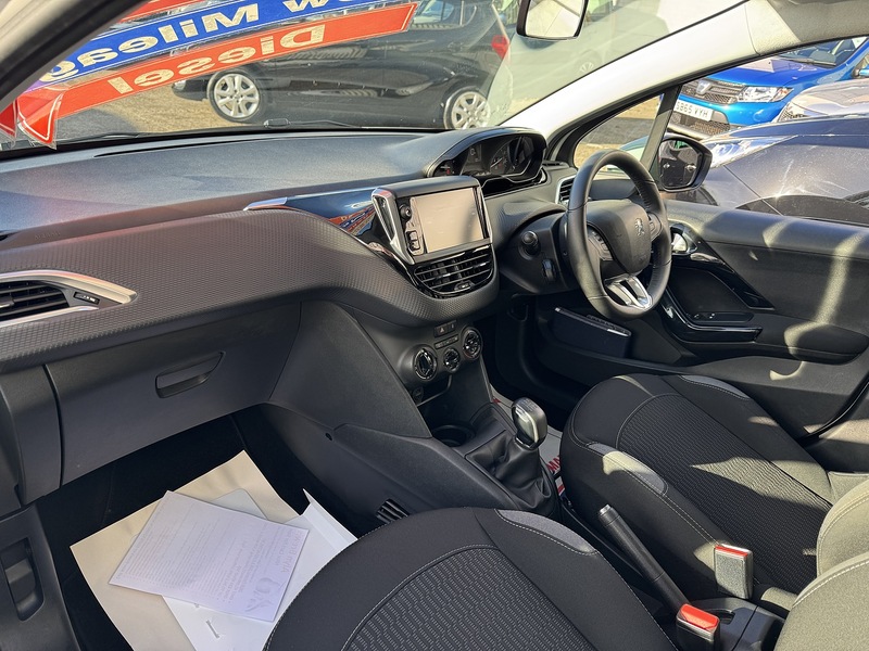 Used Peugeot 208 2016 for sale - 76392278: Photo 27