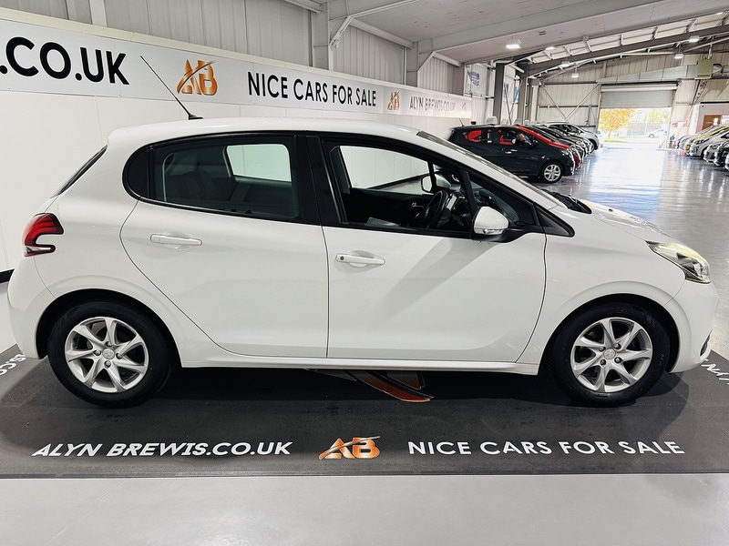 Used Peugeot 208 2016 for sale - 76392278: Photo 3