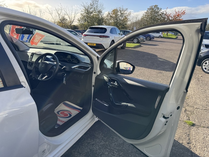 Used Peugeot 208 2016 for sale - 76392278: Photo 55