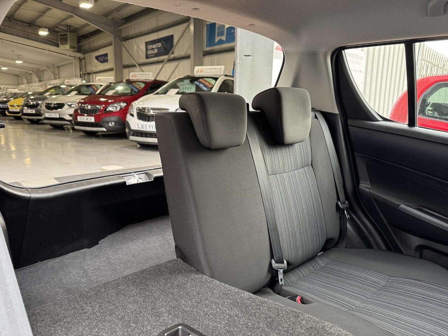 Used Suzuki Swift 2015 for sale - 77487310: Photo 61