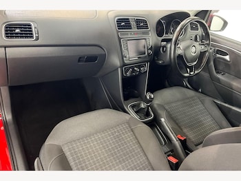 Used Volkswagen Polo 2015 for sale - 76274091: Photo