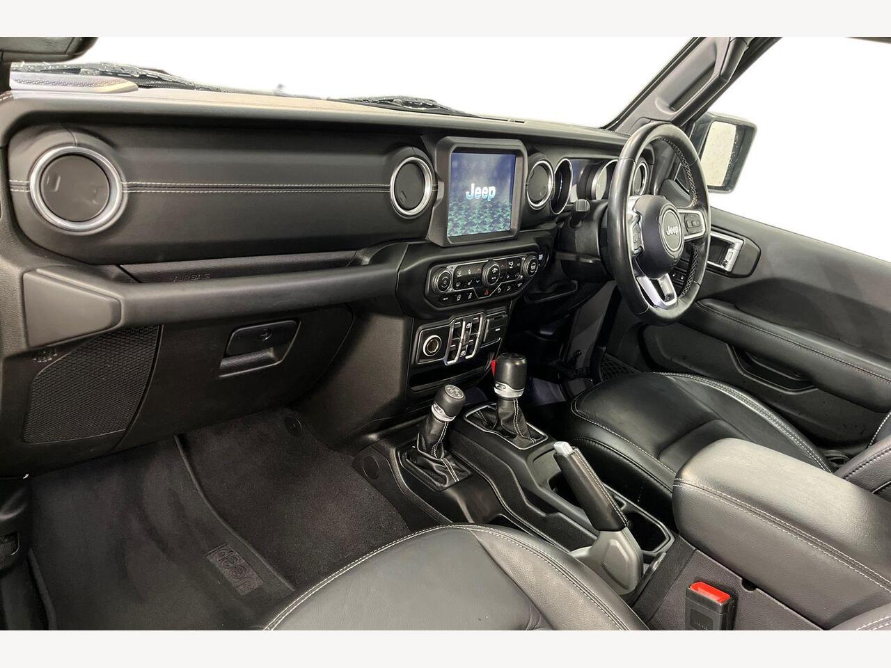 Used Jeep Wrangler 2020 for sale - 76680945: Photo 2