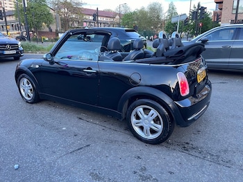 Used MINI Convertible 2005 for sale - 76386940: Photo