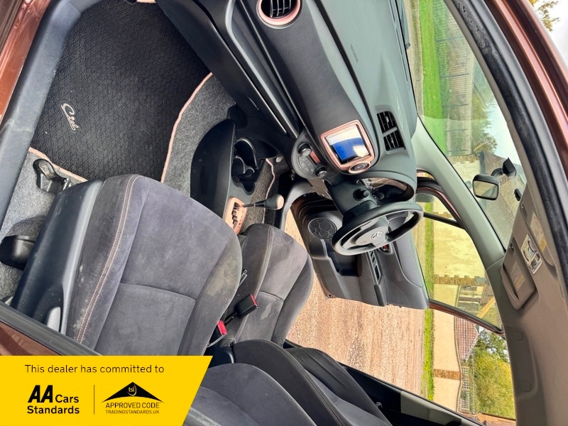 Used Toyota Vitz 2025 for sale - 76386964: Photo 15