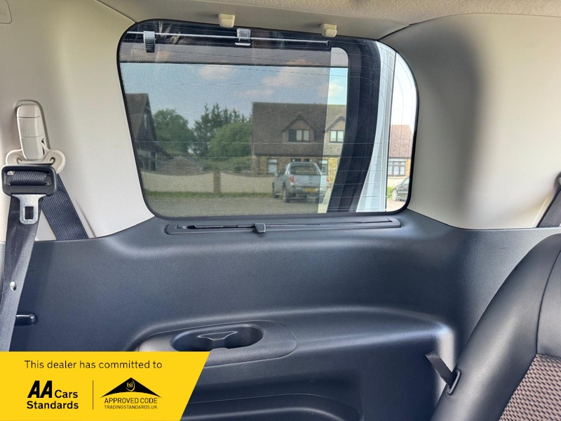 Used Nissan Elgrand 2023 for sale - 76386939: Photo 41