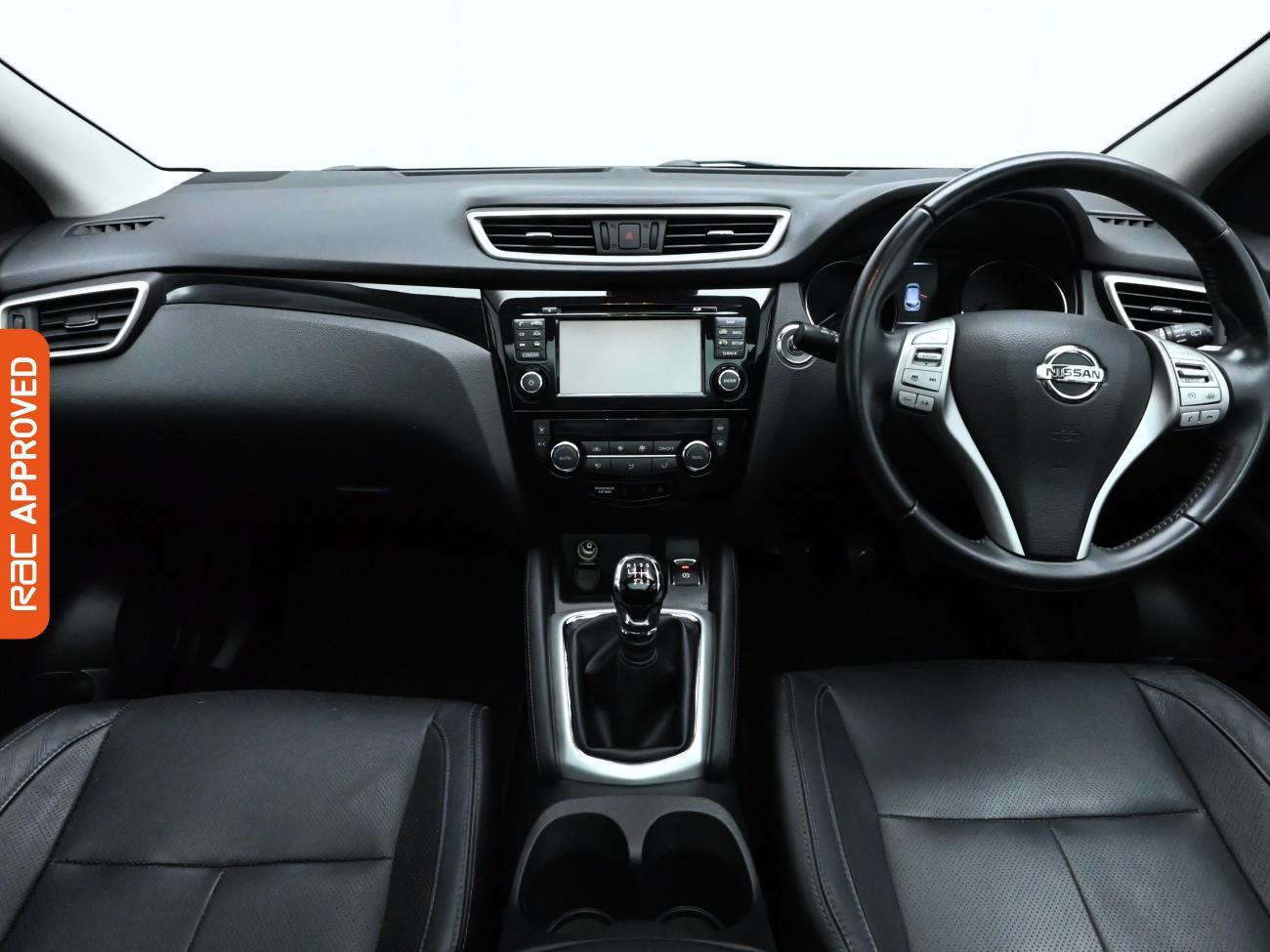 Used Nissan Qashqai 2015 for sale - 76535285: Photo 2