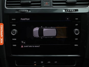 Used Volkswagen Golf 2017 for sale - 78024771: Photo