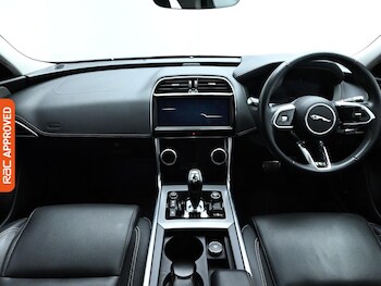 Used Jaguar XE 2020 for sale - 75582664: Photo