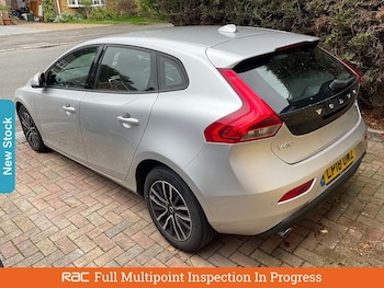 Used Volvo V40 2018 for sale - 76065198: Photo