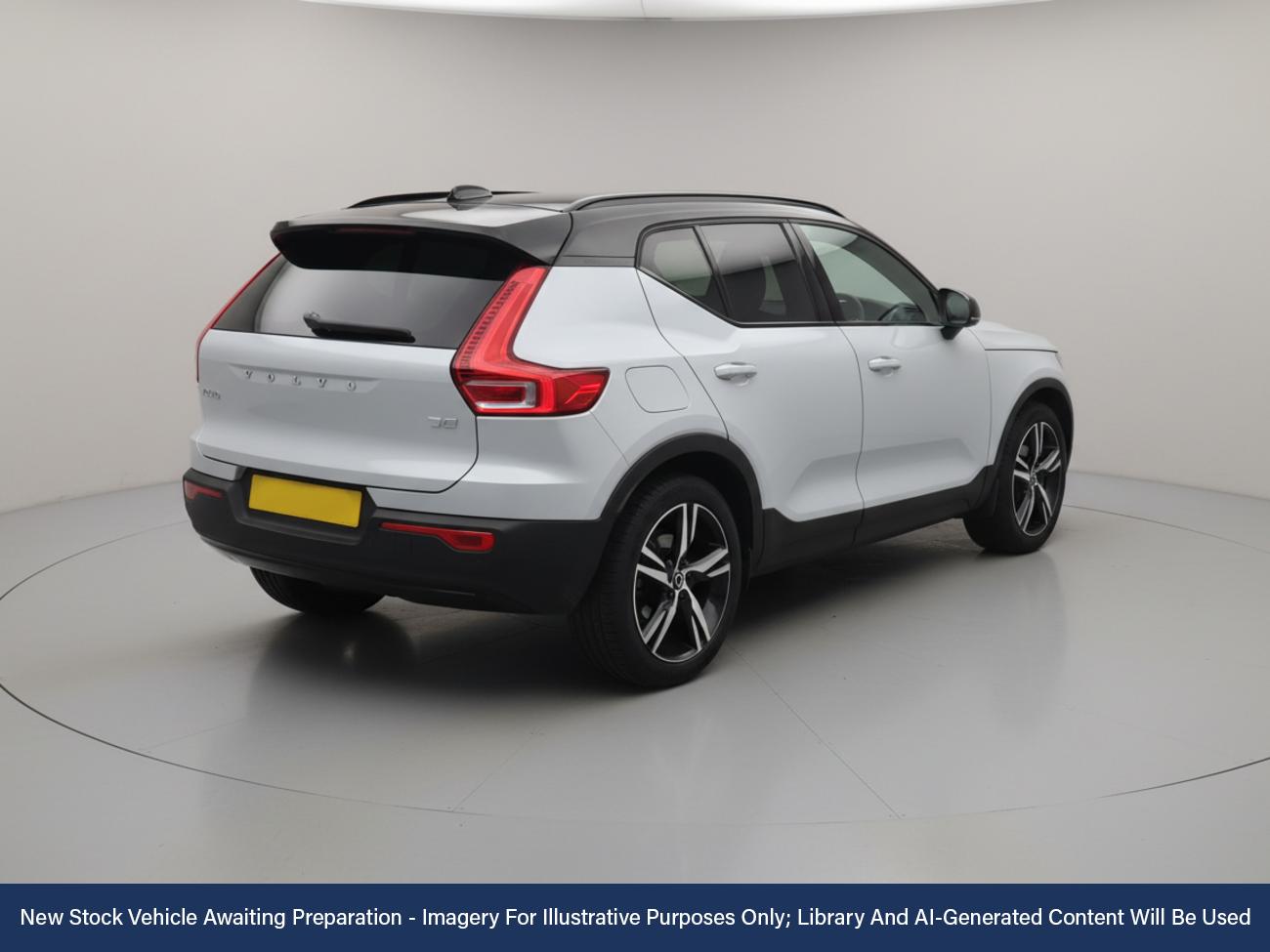 Used Volvo XC40 2021 for sale - 76697532: Photo 2