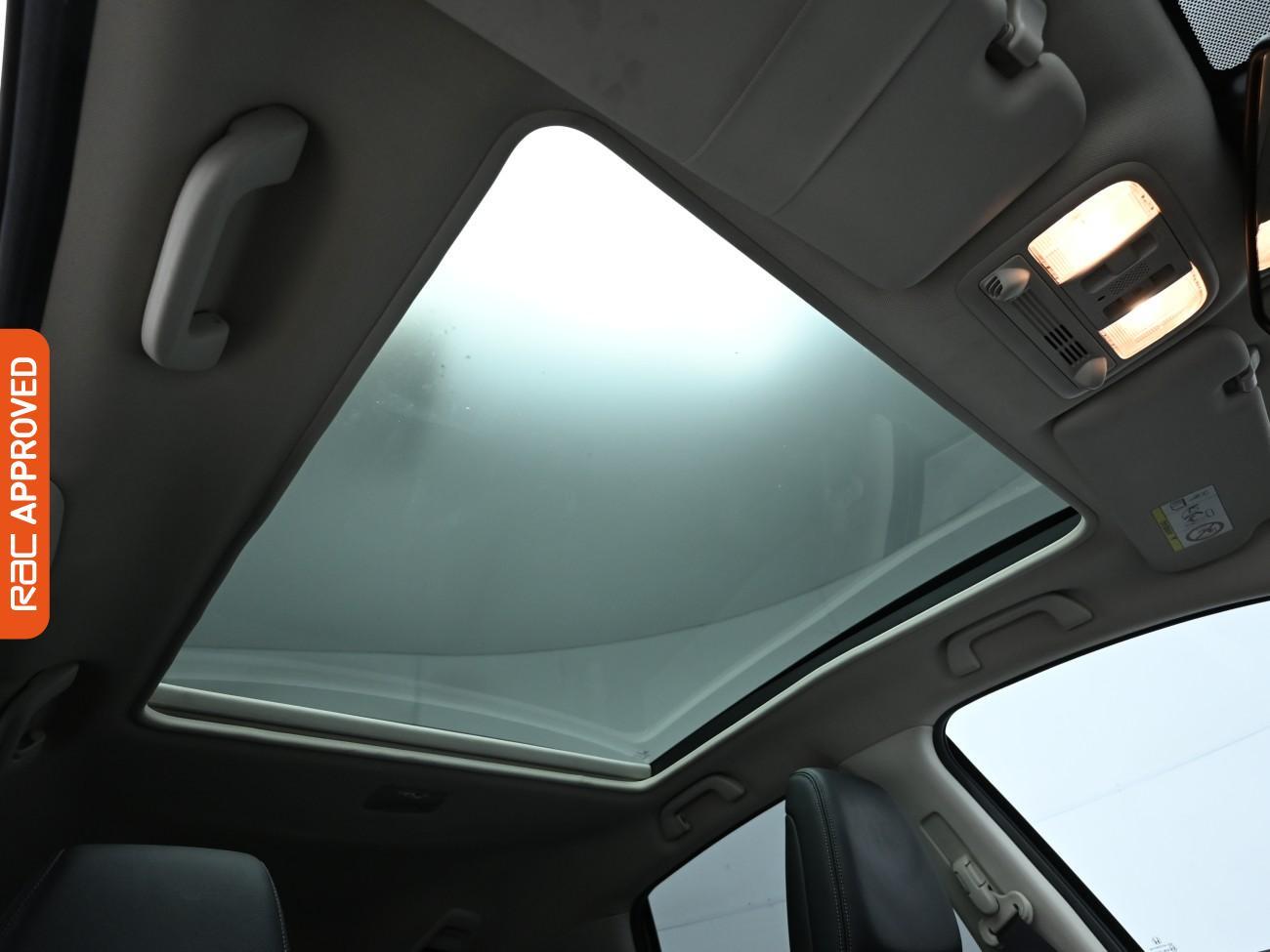 Used Honda CR-V 2017 for sale - 76636900: Photo 3