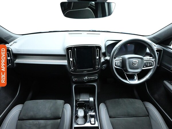 Used Volvo XC40 2023 for sale - 75786391: Photo 2