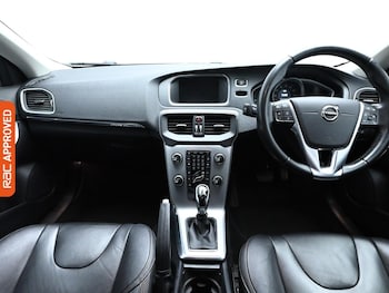 Used Volvo V40 Cross Country 2017 for sale - 75673911: Photo