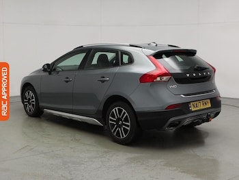 Used Volvo V40 Cross Country 2017 for sale - 75673911: Photo