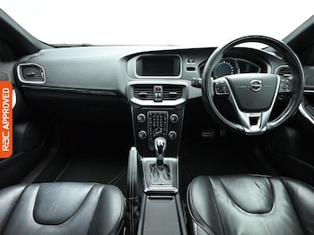 Used Volvo V40 2019 for sale - 78024772: Photo