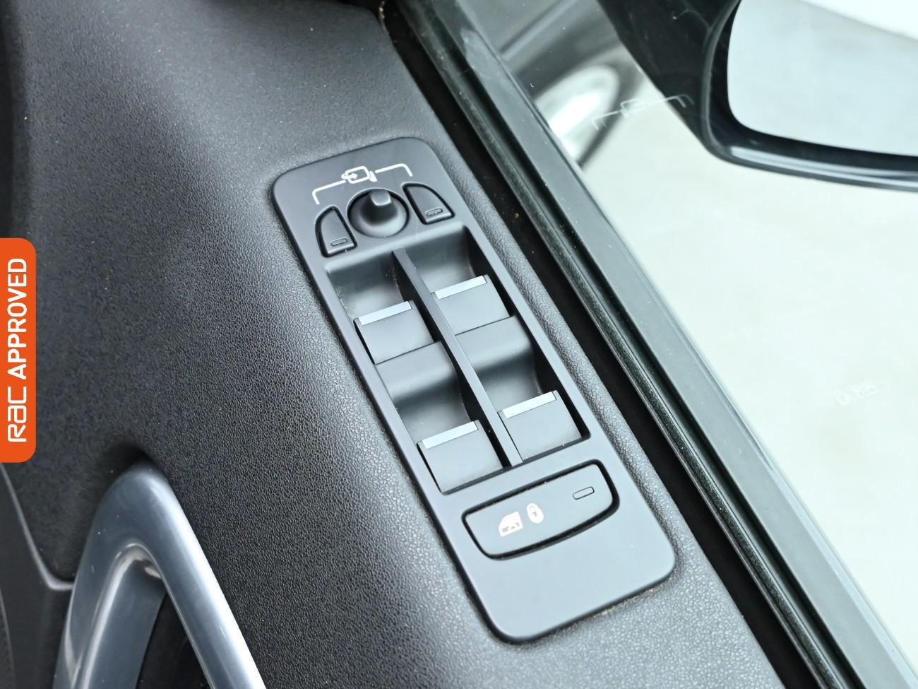 Used Land Rover Discovery Sport 2016 for sale - 76718461: Photo 23