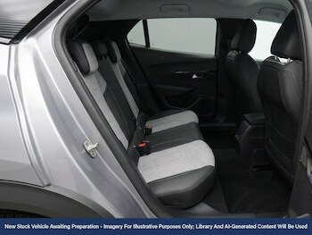 Used Peugeot E-2008 2021 for sale - 78422023: Photo