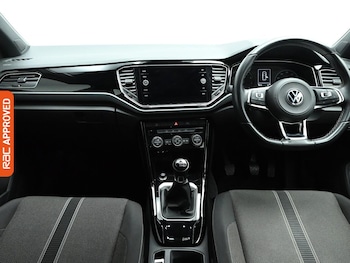 Used Volkswagen T-Roc 2021 for sale - 76767736: Photo