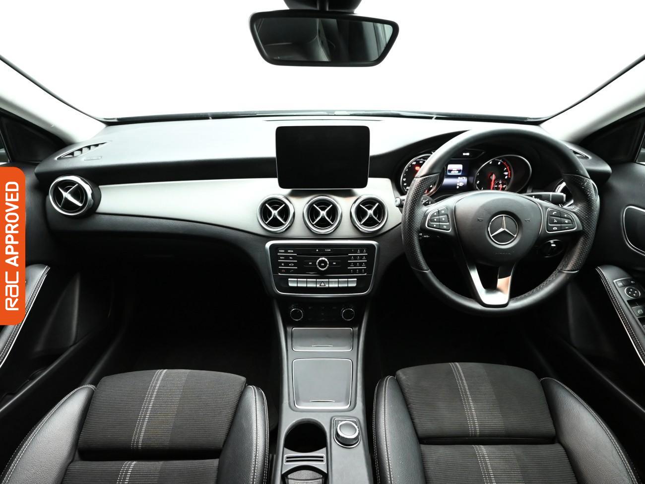 Used Mercedes-Benz GLA 2019 for sale - 76629890: Photo 2