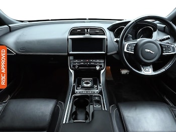 Used Jaguar XE 2018 for sale - 75191358: Photo