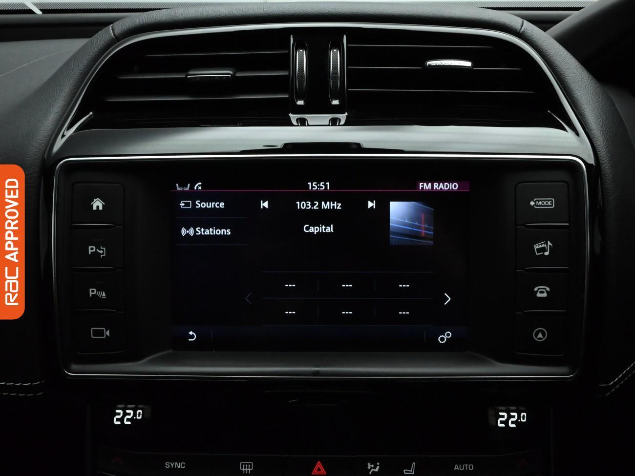 Used Jaguar XE 2017 for sale - 77048411: Photo 3