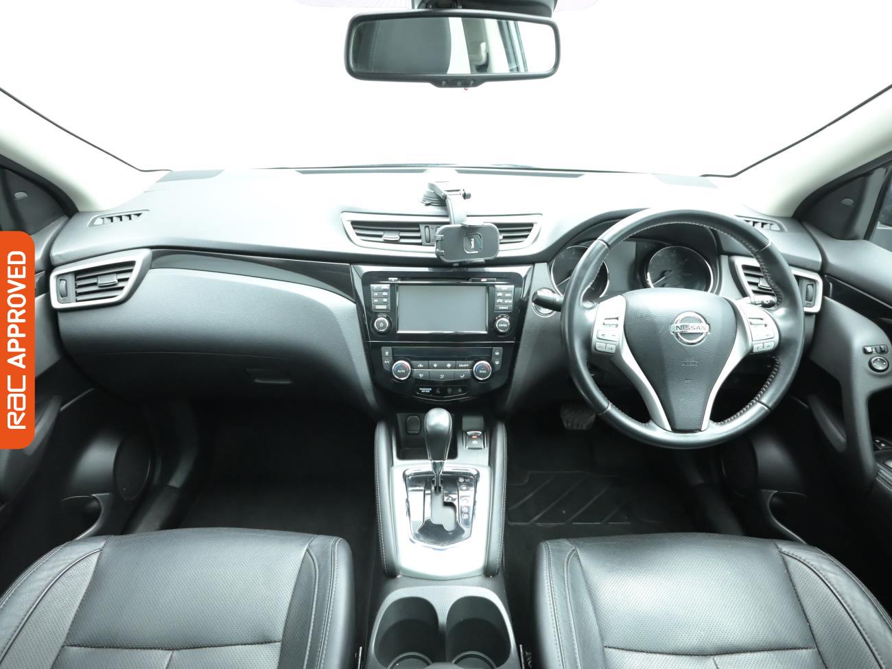 Used Nissan Qashqai 2017 for sale - 77429637: Photo 2