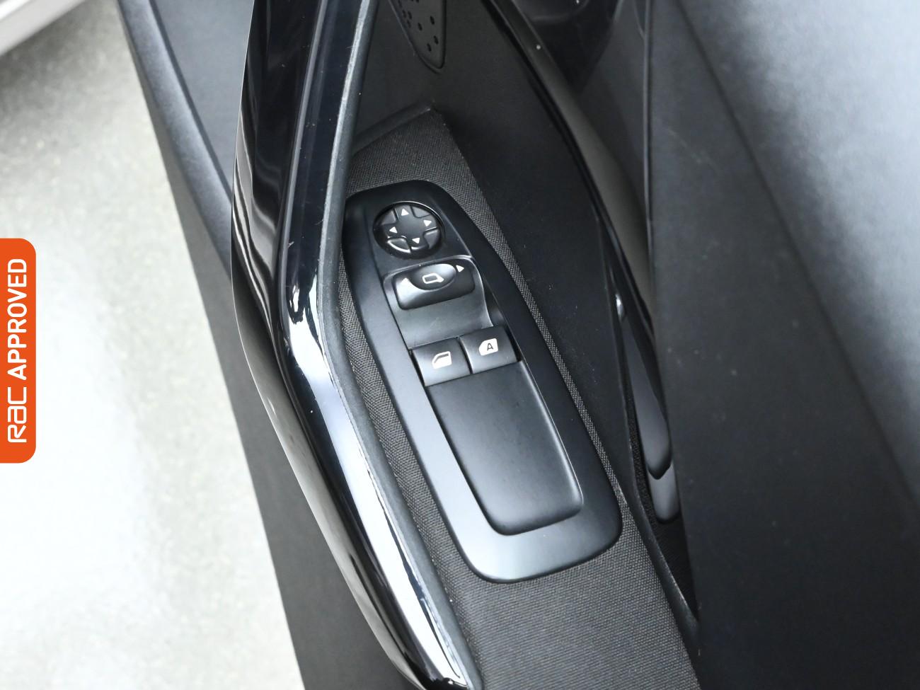 Used Peugeot 208 2014 for sale - 76362796: Photo 22
