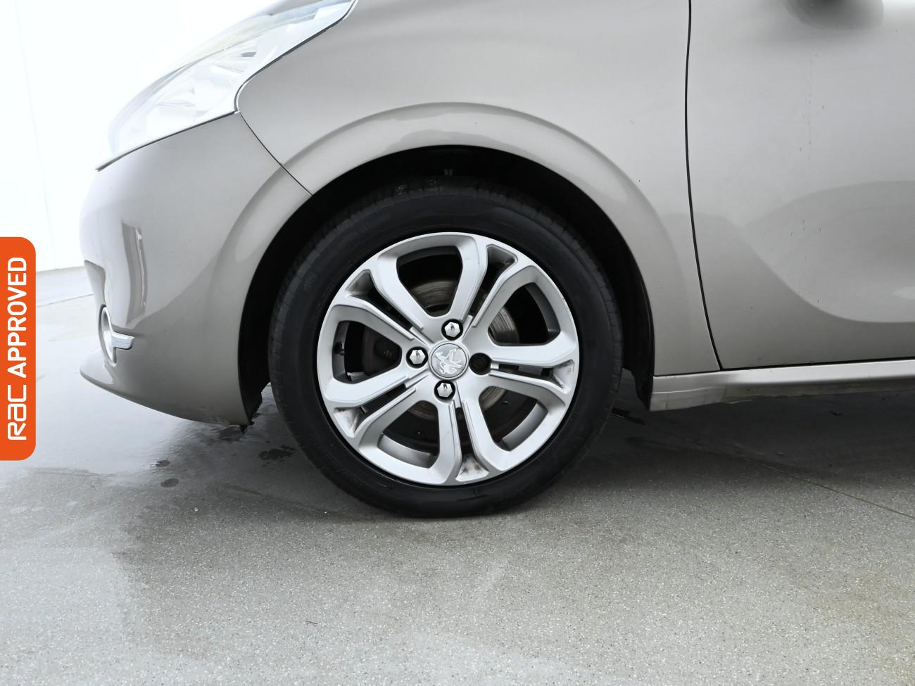 Used Peugeot 208 2014 for sale - 76362796: Photo 25