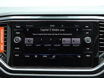 Used Volkswagen T-Roc 2021 for sale - 77820256: Photo