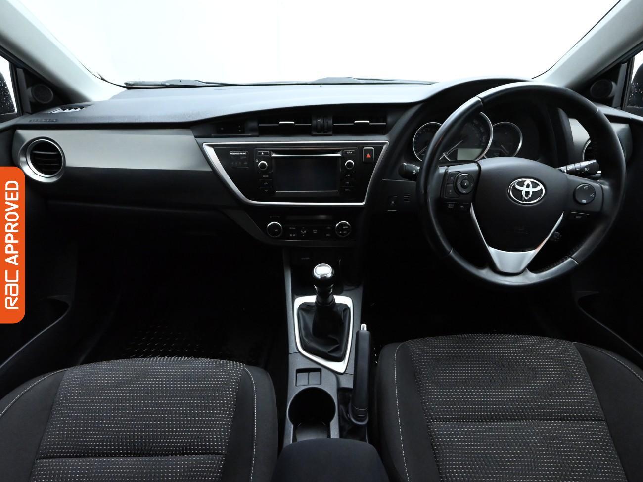 Used Toyota Auris 2013 for sale - 76330618: Photo 2