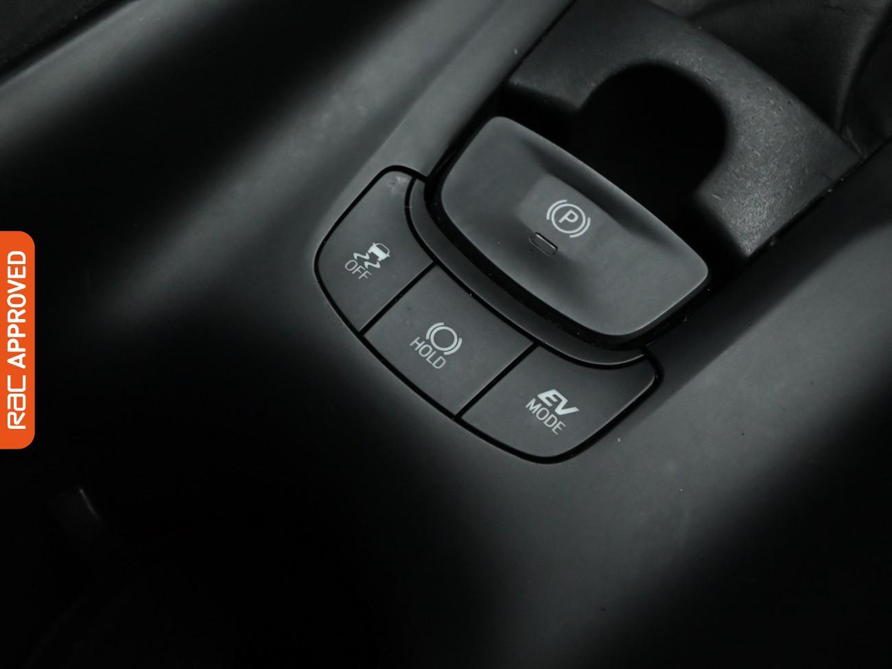 Used Toyota C-HR 2020 for sale - 77642090: Photo 24