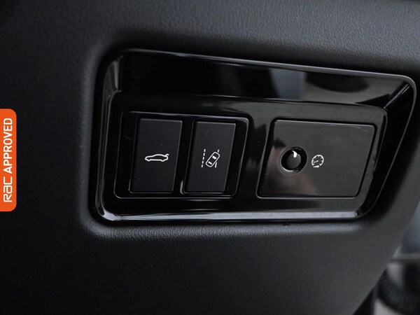Used Jaguar XE 2018 for sale - 75824630: Photo 23