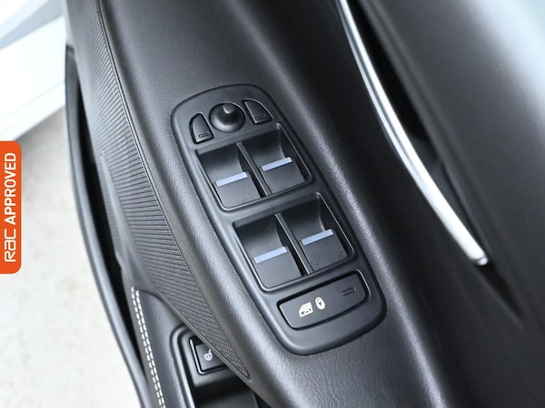 Used Jaguar XE 2018 for sale - 75824630: Photo 26