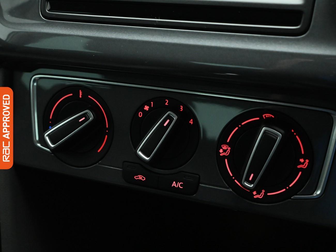 Used Volkswagen Polo 2015 for sale - 76957934: Photo 17