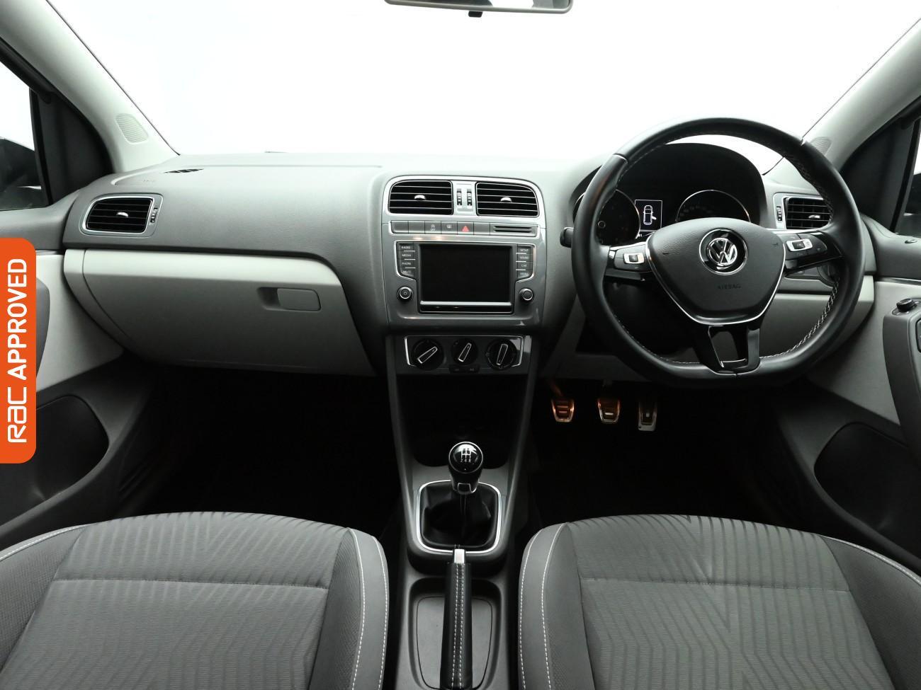 Used Volkswagen Polo 2015 for sale - 76957934: Photo 2