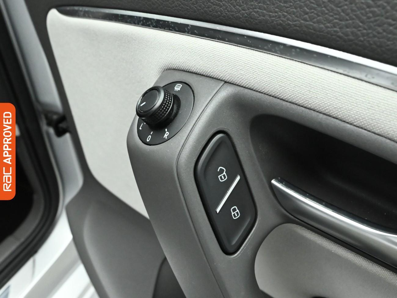 Used Volkswagen Polo 2015 for sale - 76957934: Photo 24