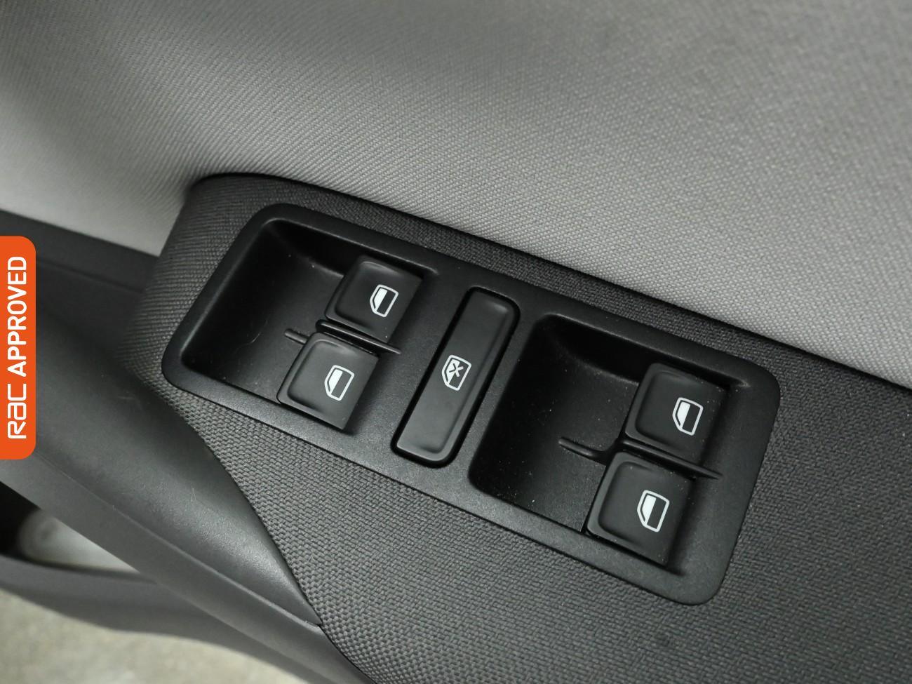 Used Volkswagen Polo 2015 for sale - 76957934: Photo 25