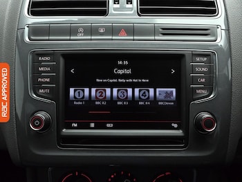 Used Volkswagen Polo 2015 for sale - 76957934: Photo