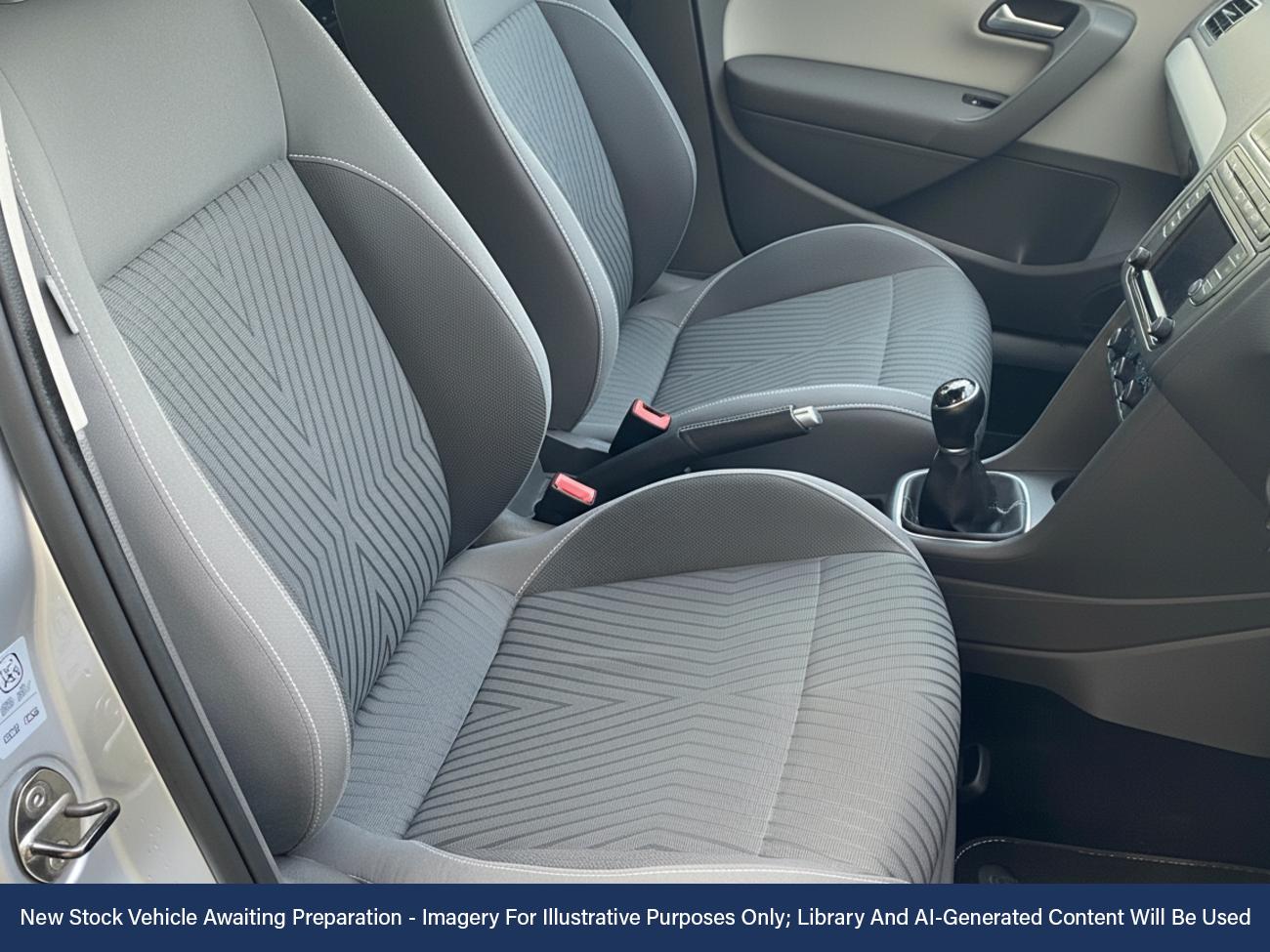 Used Volkswagen Polo 2015 for sale - 76641882: Photo 3