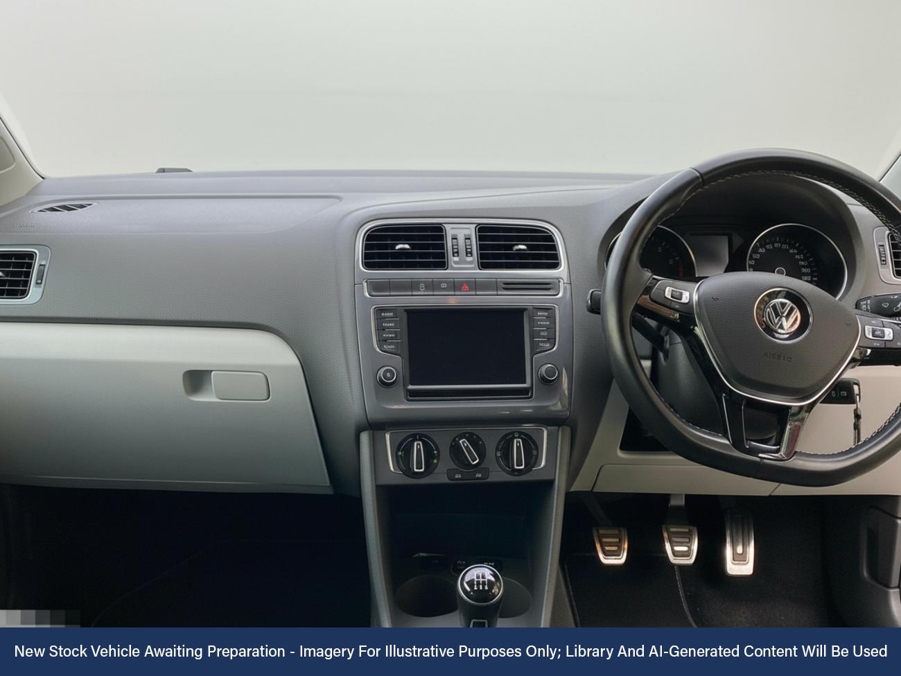 Used Volkswagen Polo 2015 for sale - 76641882: Photo 6