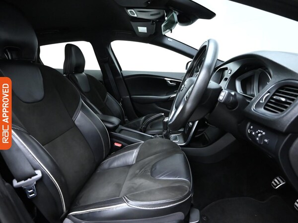 Used Volvo V40 2017 for sale - 76330625: Photo 12