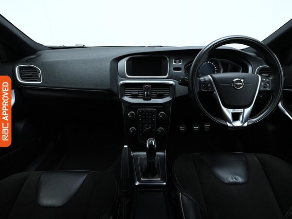 Used Volvo V40 2017 for sale - 76330625: Photo 2