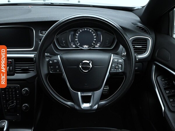 Used Volvo V40 2017 for sale - 76330625: Photo 9